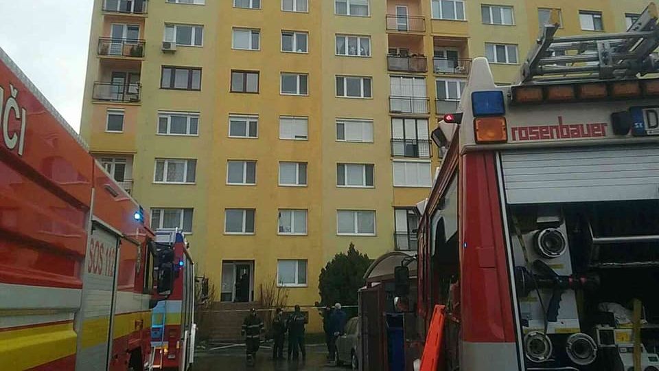 Další únik plynu v paneláku: Na jihu Slovenska evakuovali sto lidí